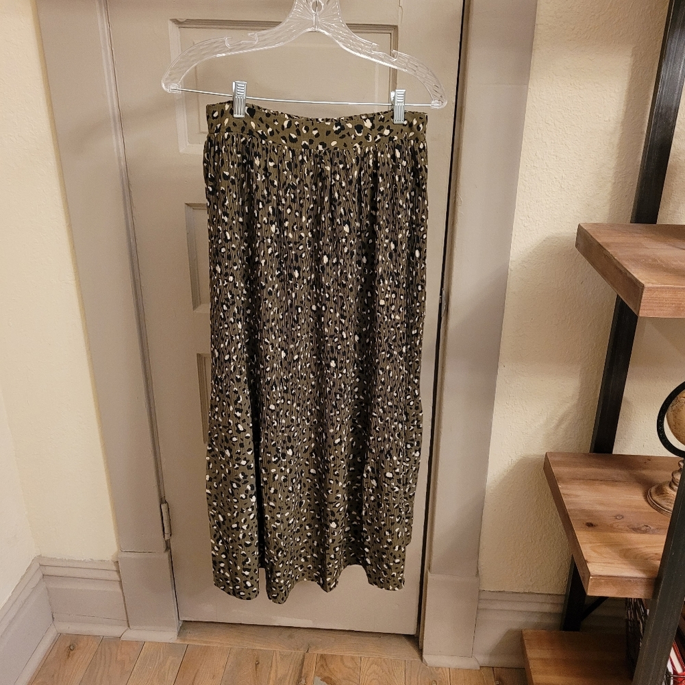 Animal print midi length pleated skirt
